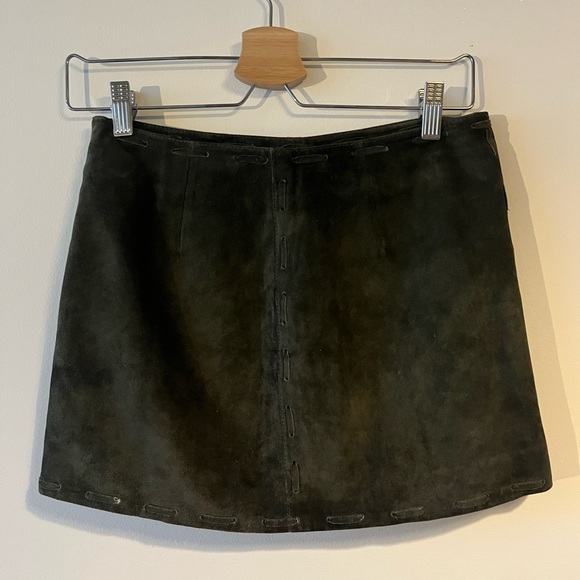 Green suede D&G mini skirt - Picture 7 of 7